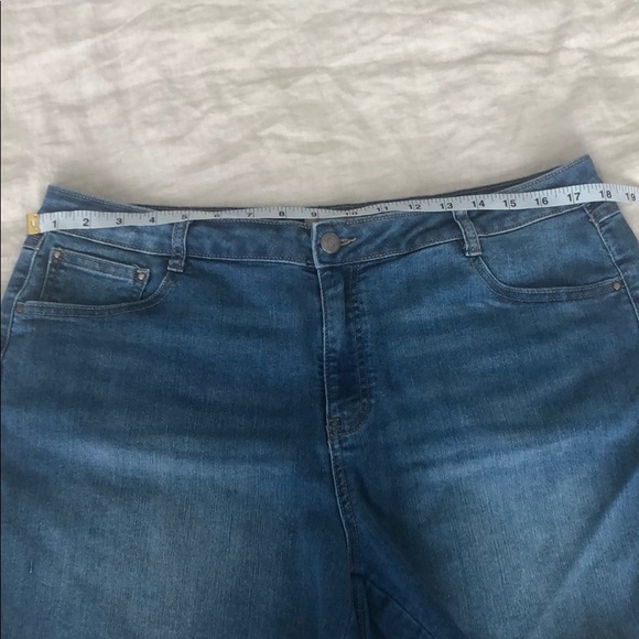 Denim shorts - Picture 4 of 6